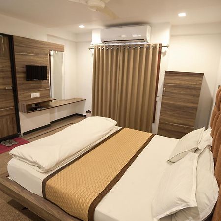 Hotel Shertown Ахмедабад Екстер'єр фото