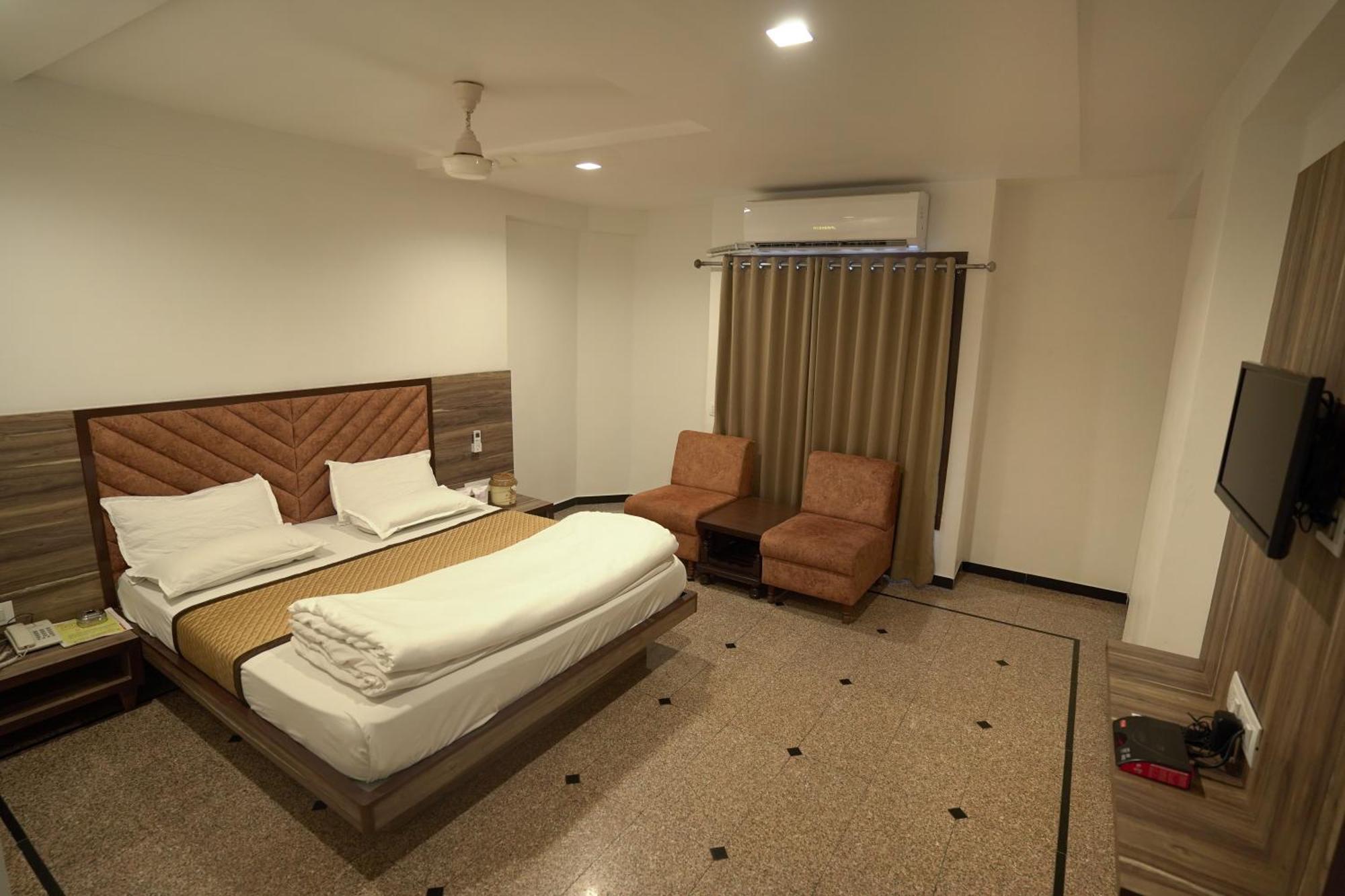 Hotel Shertown Ахмедабад Екстер'єр фото