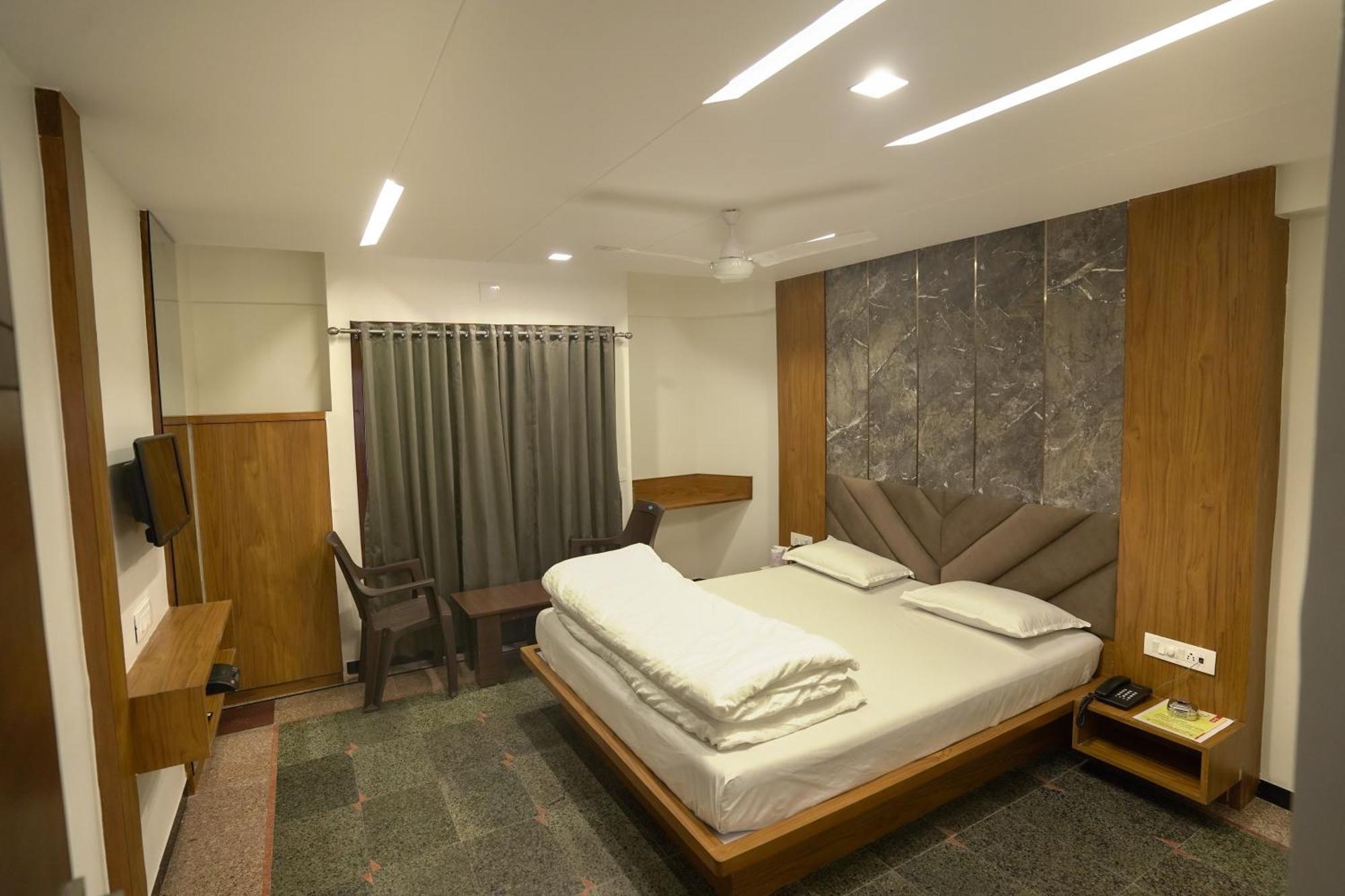 Hotel Shertown Ахмедабад Екстер'єр фото