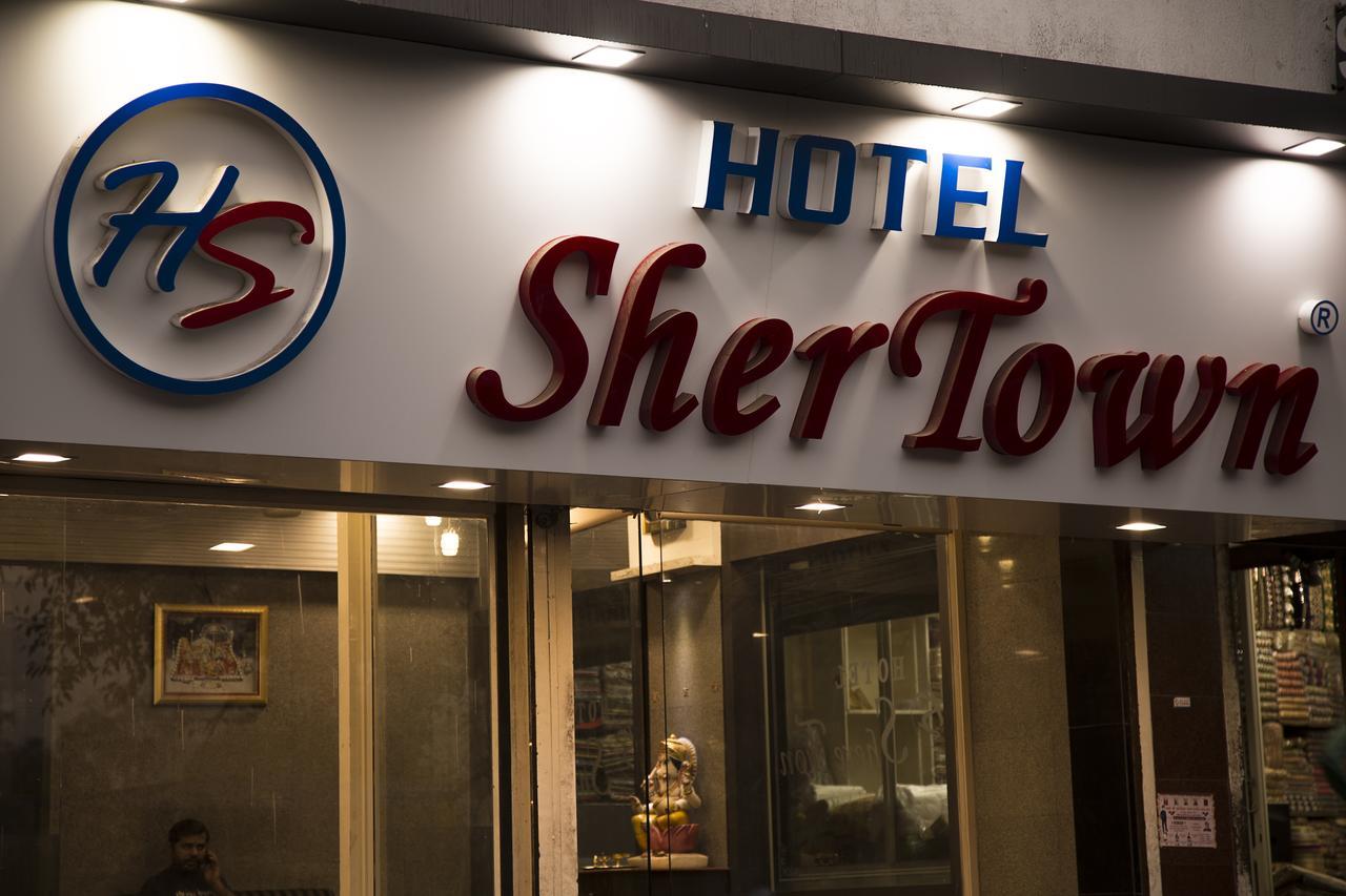 Hotel Shertown Ахмедабад Екстер'єр фото